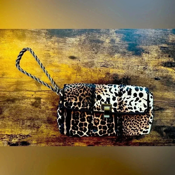 Jessica Simpson | leopard print clutch bag - Picture 1 of 12